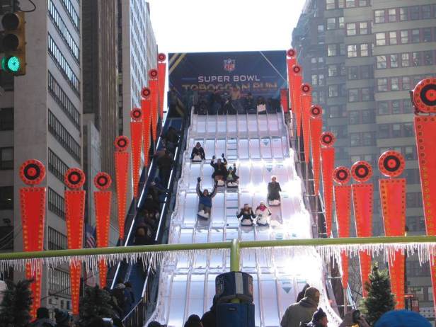 The_Big_Slide_on_Super_Bowl_Boulevard_(28775280755)