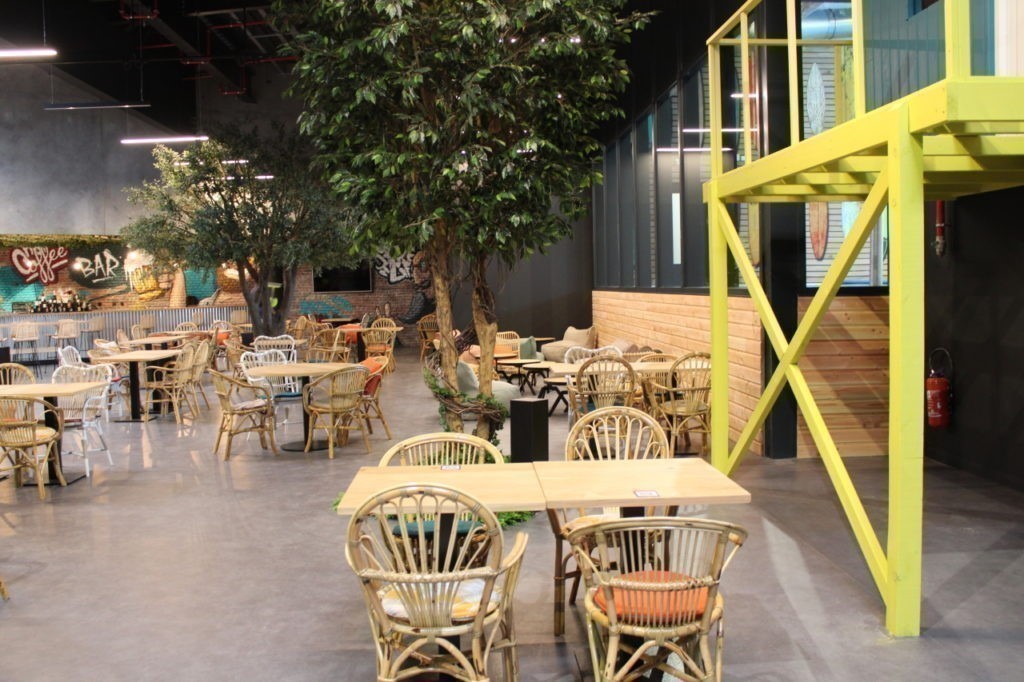 L'espace de convivialité du tout nouvel Up2Play aux Sables d'Olonne.